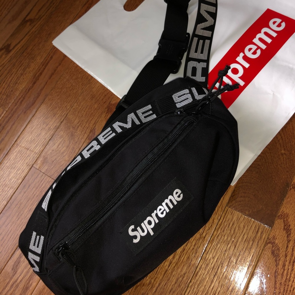 SUPREME WAIST BAG (ss18) 100% authentic